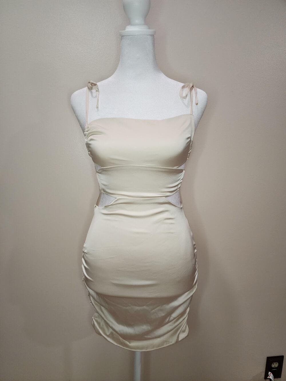 Oh Polly Cream Cutout Ruched Mini Dress Size 2 Homecoming Party Dance
